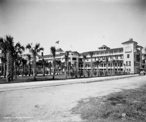 William Henry Jackson Photography Stampe: HOTEL ORMOND, c1900. The Hotel Ormond in Ormond