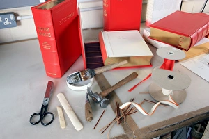Stampe di Le Bibbie legate presso i Ludlow Bookbinders nella città di Shropshire da Phil Quallington, artigiano Immagini datate 2011 febbraio: Bookbinders
