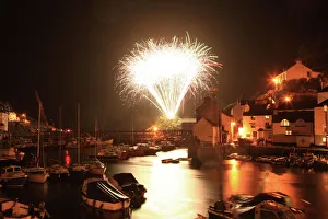 Stampe di Fuochi d'artificio a Polperro il villaggio di pescatori in Cornovaglia Immagini datate: Polperro