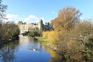 Stampe di Una barca a remi sul fiume Avon sotto il castello di Warwick Immagini datate 2010: Warwick