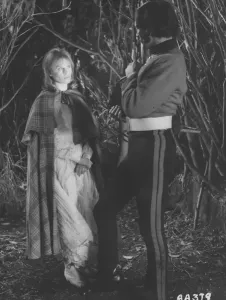 Bathsheba Everdine (Julie Christie), Una Giovane Donna Volitiva E Civettuola, Eredita Inaspettatamente Una Grande Fattoria E Si Lega Sentimentalmente A Tre Uomini Molto Diversi Tra Loro. Stampe: Lontano Dalla Folla Confusa.