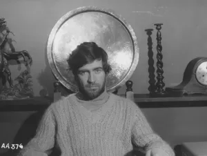 Bathsheba Everdine (Julie Christie), Una Giovane Donna Volitiva E Civettuola, Eredita Inaspettatamente Una Grande Fattoria E Si Lega Sentimentalmente A Tre Uomini Molto Diversi Tra Loro. Stampe: Lontano Dalle Turbine della Folla.