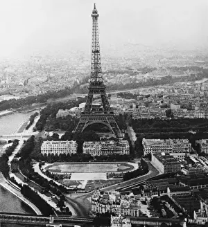 Eiffel Tower Aerial View Stampe: Eiffel Tower