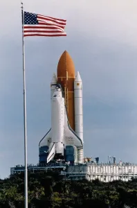 Space Shuttle Discovery Stampe: Shuttle on the Launch Pad