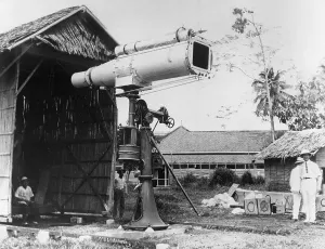 Space Exploration Equipment Stampe: Astrograph Camera Used for Watching Eclipse