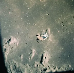 Apollo 11 Mission Stampe: Distant View of the Command Module