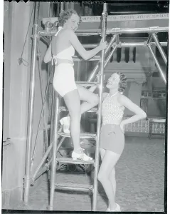 Vintage Swimsuit Models Stampe: Models Modeling Bathing Suits