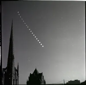 Multiple Exposure Photography Stampe: Multiple Exposure Of Solar Eclipse