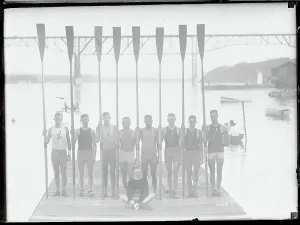 Sports Photography Stampe: Rowing Team Posing for Camera