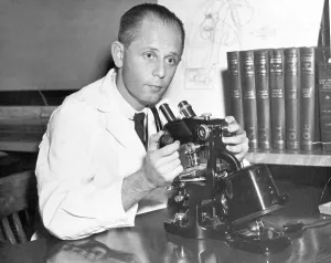 Scientist Portrait Stampe: Scientist Using Microscope