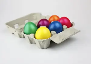 Traditional Easter Egg Display Stampe: Colourful Easter eggs in an egg box