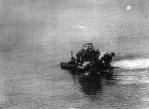 Vintage Nautical Vessel Images Stampe: Ship Explodes