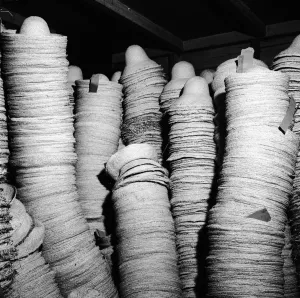 Tre Leoni Stampe: Un Pile di Cappelli