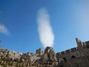 East Jerusalem Landmarks Stampe: Jerusalem, cloud on an old arch