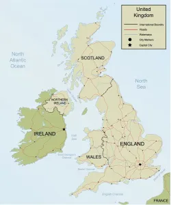 Stampe di Mappa dettagliata a mano del Regno Unito e dell'Irlanda. La mappa include le principali vie stradali, i corsi d'acqua, nonché i segnatori delle città e della capitale (Tutti strati separati) Mappa Stampe: Mappa del Regno Unito.