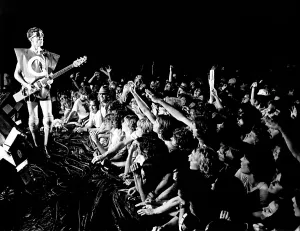 Classic Punk Rock Bands Stampe: Devo Performing