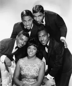 Retro Pop Music Icons Stampe: Photo of Ruby & The Romantics