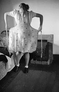 World War II Women Stampe: The Apron Strings