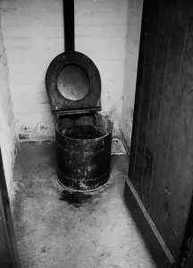 Vintage School Photos Stampe: Basic Bathroom