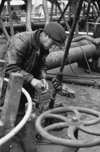 Shipbuilding Industry Stampe: Binding Cable