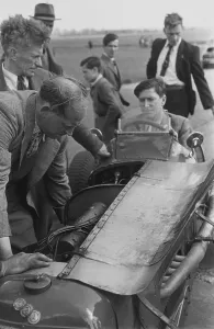 Vintage Road Transport UK Stampe: Engine Check