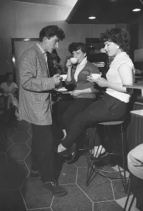 Kensington High Street History Stampe: Coffee Shop