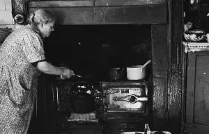 East End London Stampe: Cooking On Range