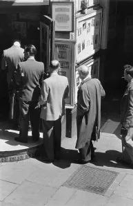Windmill Theatre London Stampe: Windmill Queue