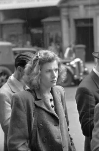 Historical Black And White Portraits Stampe: Cigarette Queue