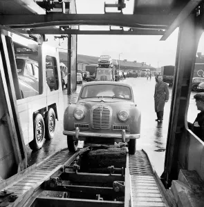 European Road Transport Stampe: Loading Austins
