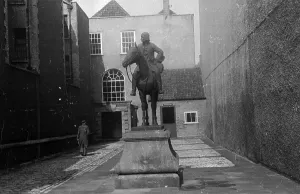 Black And White Landscape Photo Stampe: Methodist Statue
