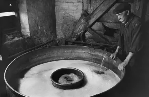 Vintage Brewery Scene Stampe: Microbrewer At Work