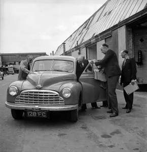 Vintage Vehicle Images Stampe: Morris Testing