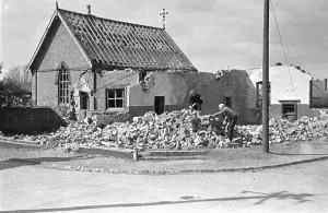 Abandoned Church Buildings Stampe: Salvaging The Bricks