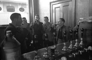 British Pub Scene Stampe: Work Over