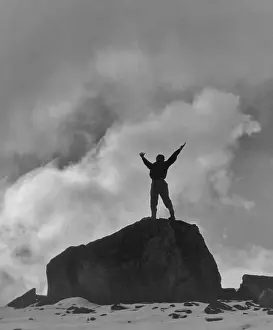 Black And White Outdoor Photography Stampe: Shouting At The World
