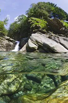 Valle Verzasca Landscape Stampe: Split screen view, Verzasca River, Lavertezzo, Valle Verzasca, Canton Ticino, Switzerland