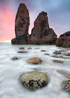 Pebble Beach Scenery Stampe: Stone Tower