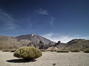 Spanish Desert Scenery Stampe: Volcano
