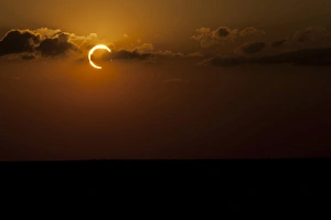 Backlit Cloud Formations Stampe: Annular Solar Eclipse