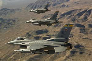 Aerei da combattimento più leggeri tornano dalla Nevada Test and Training Range.