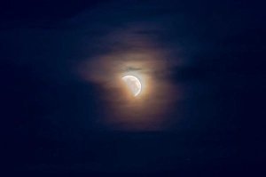 Partial Lunar Eclipse Stampe: May 26, 2021 - Partial lunar eclipse in clouds