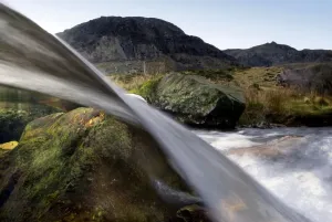 Blurred Motion Waterfalls Stampe: A split-level view through a small waterfall, Llanberis, Snowdonia NP, Gwynedd, Wales
