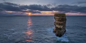 Atlantic Ocean Rock Formations Stampe: Dun Briste sea stack at sunset