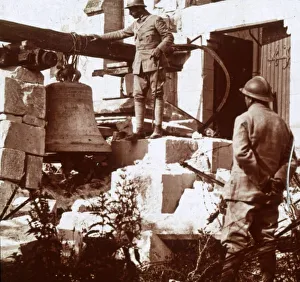 WWI Soldiers Stampe: Alarm bell, c1914-c1918