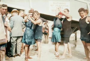 Bain News Service Images Stampe: Beach Tango, Brighton, between c1910 and c1915. Creator: Bain News Service