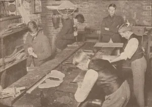 First World War Britain Stampe: Boys of Harrow School making splints