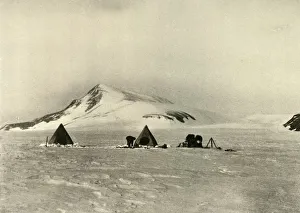 British Explorers In Antarctica Stampe: The Camp Below The Cloudmaker. c1908, (1909)
