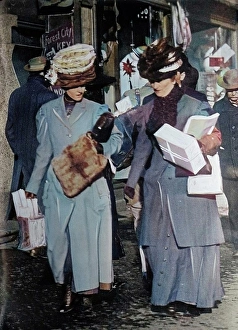 Vintage Christmas Shopping Stampe: Christmas shoppers, between c1910 and c1915. Creator: Bain News Service