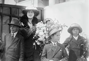 English Celebrities Stampe: Clara Butt & children, between c1910 and c1915. Creator: Bain News Service